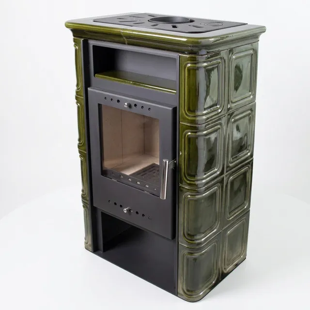 Изразцовая печь NORDflam CORIA GREEN в гостиной, огонь в топке